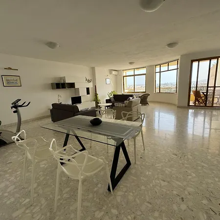 Sea View 2 Bedroom Апартаменты *