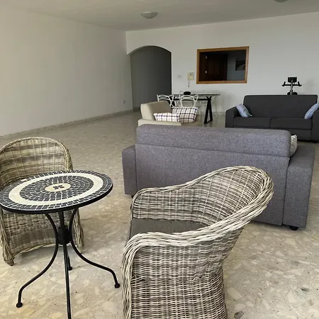 Sea View 2 Bedroom Апартаменты *