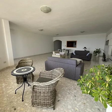 Sea View 2 Bedroom Апартаменты *